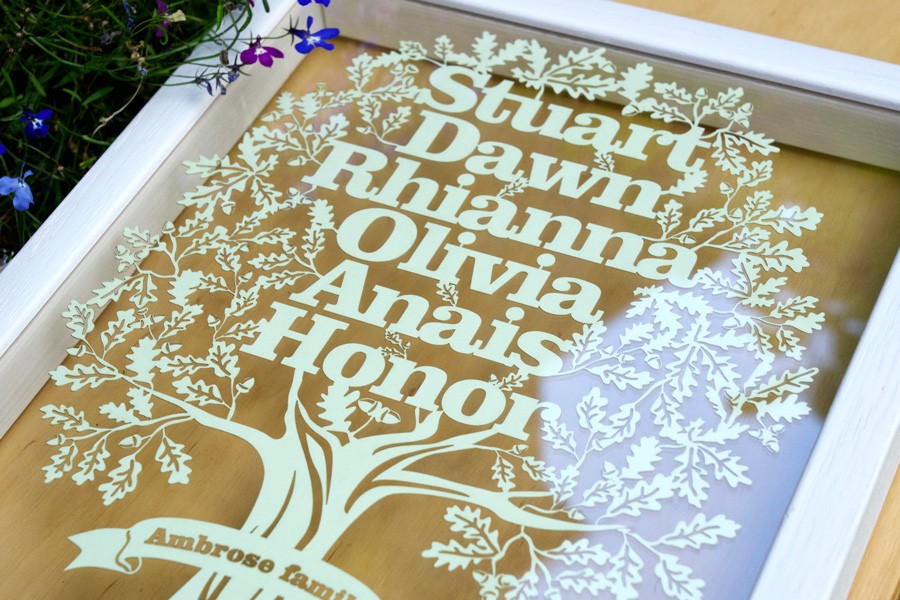 FAMILY TREE PAPERCUT  Personalised gift in a floating frame